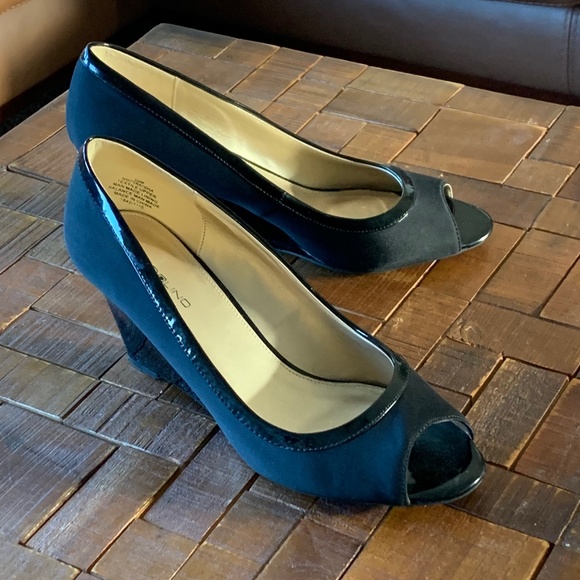 50% OFF! Patent Leather Satin Bandolino Wedge - Picture 2 of 7